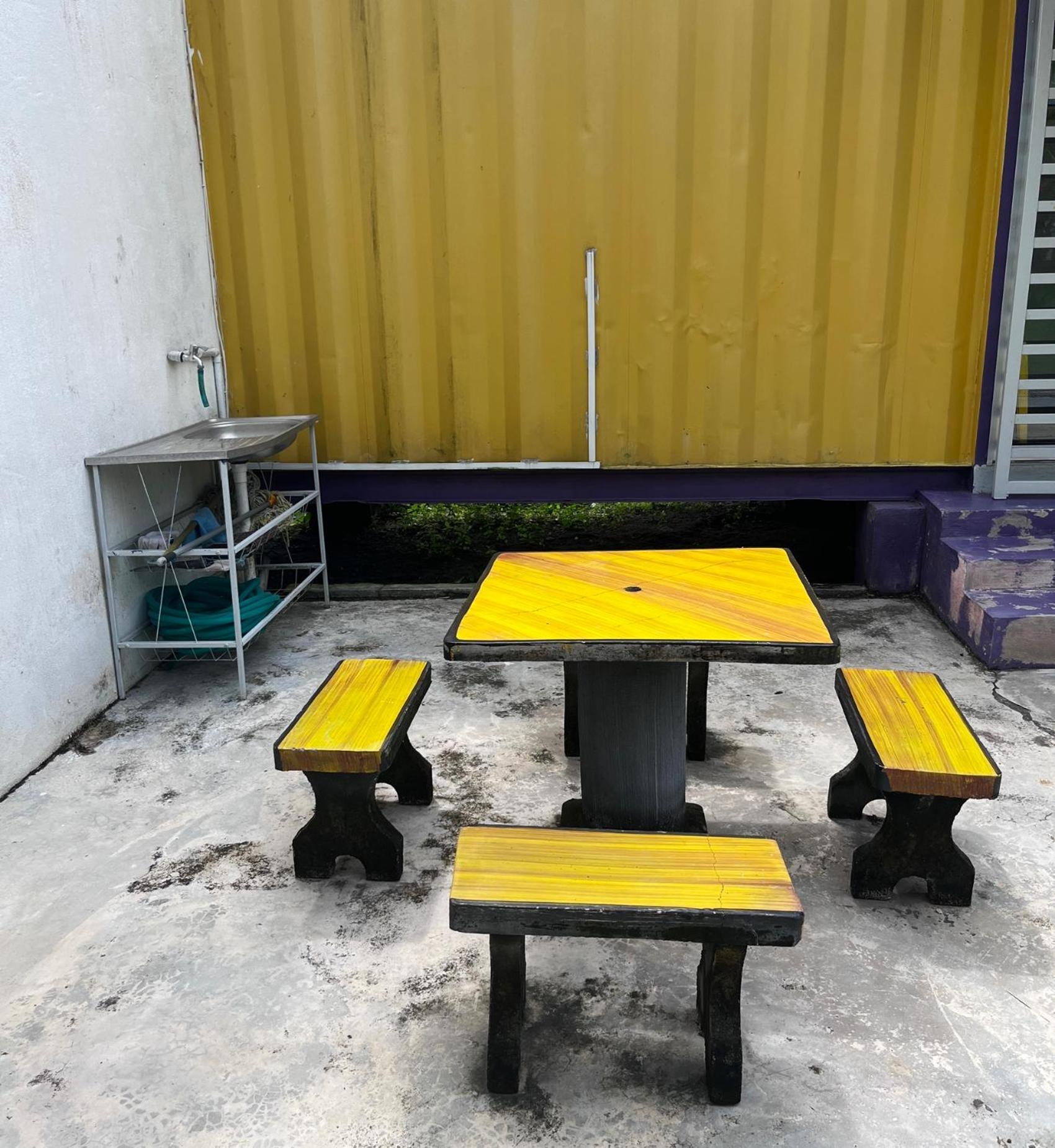 Purple Cube At Lumut Cube Homestay Kontena Екстер'єр фото