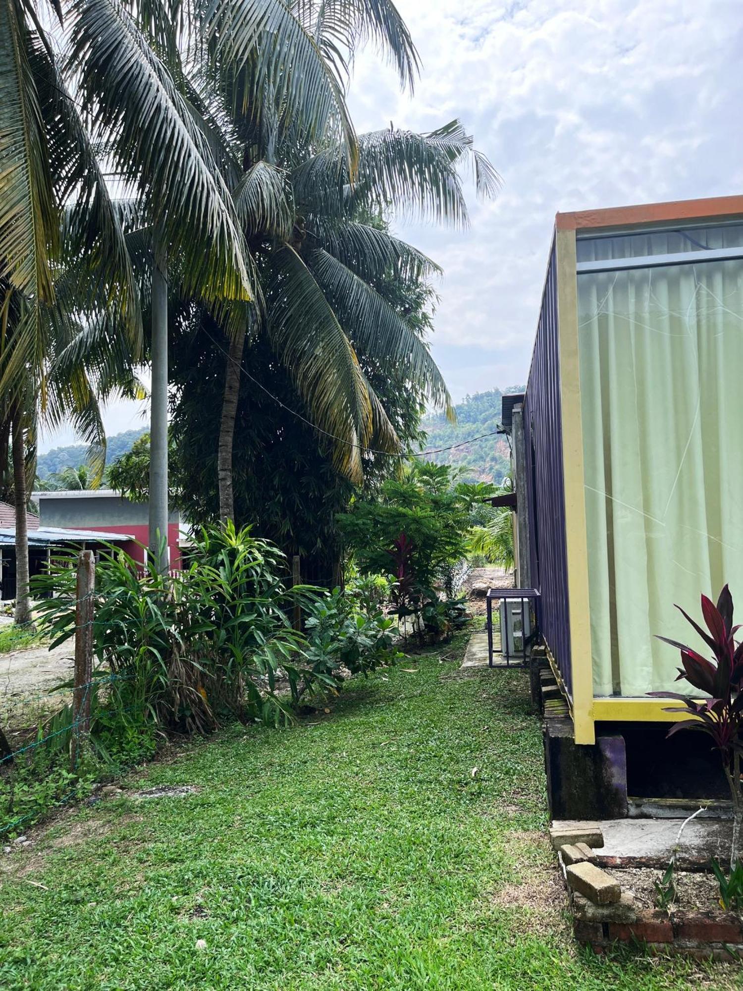 Purple Cube At Lumut Cube Homestay Kontena Екстер'єр фото